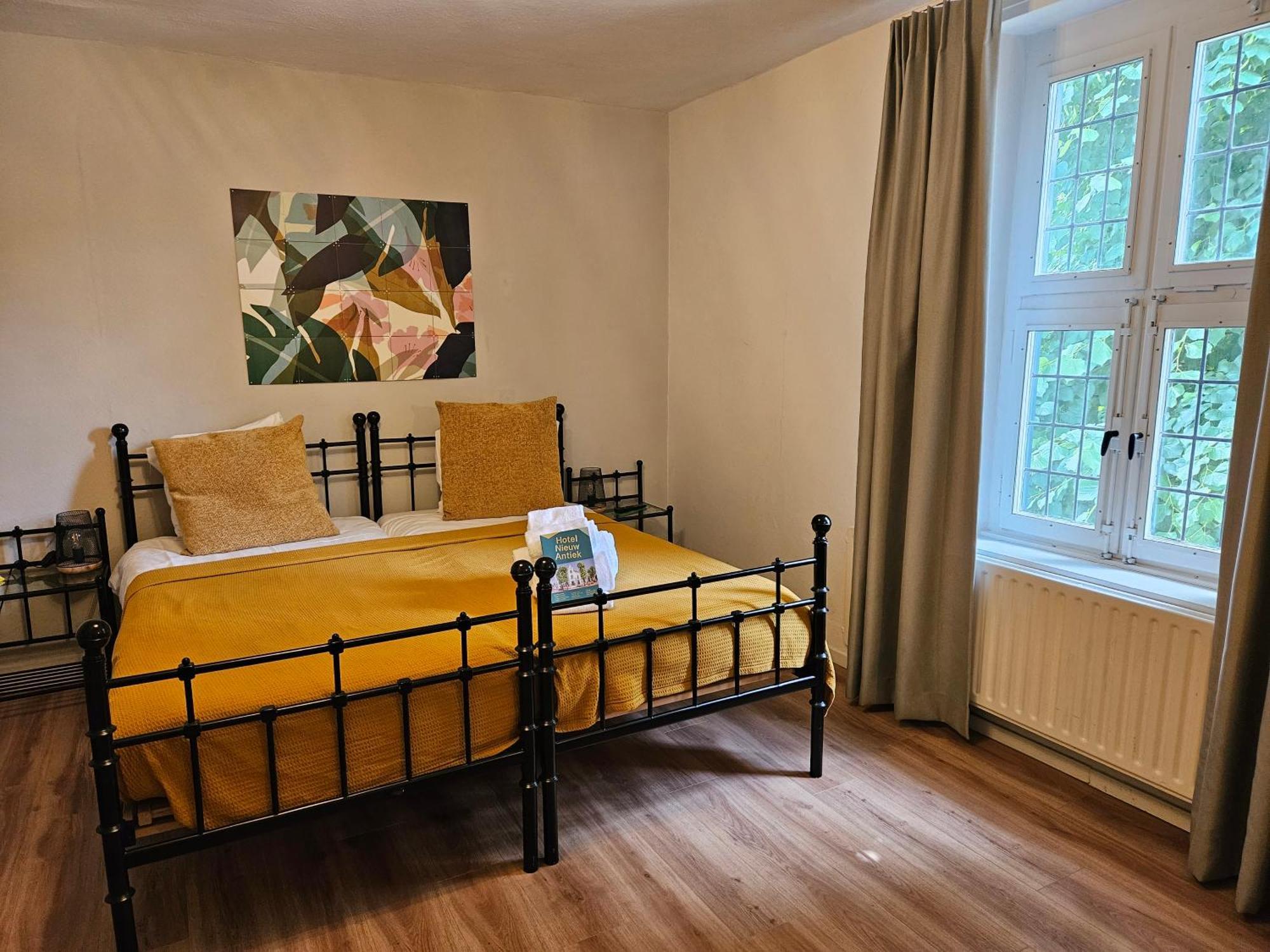 Hotel Nieuw Antiek Helden Ngoại thất bức ảnh